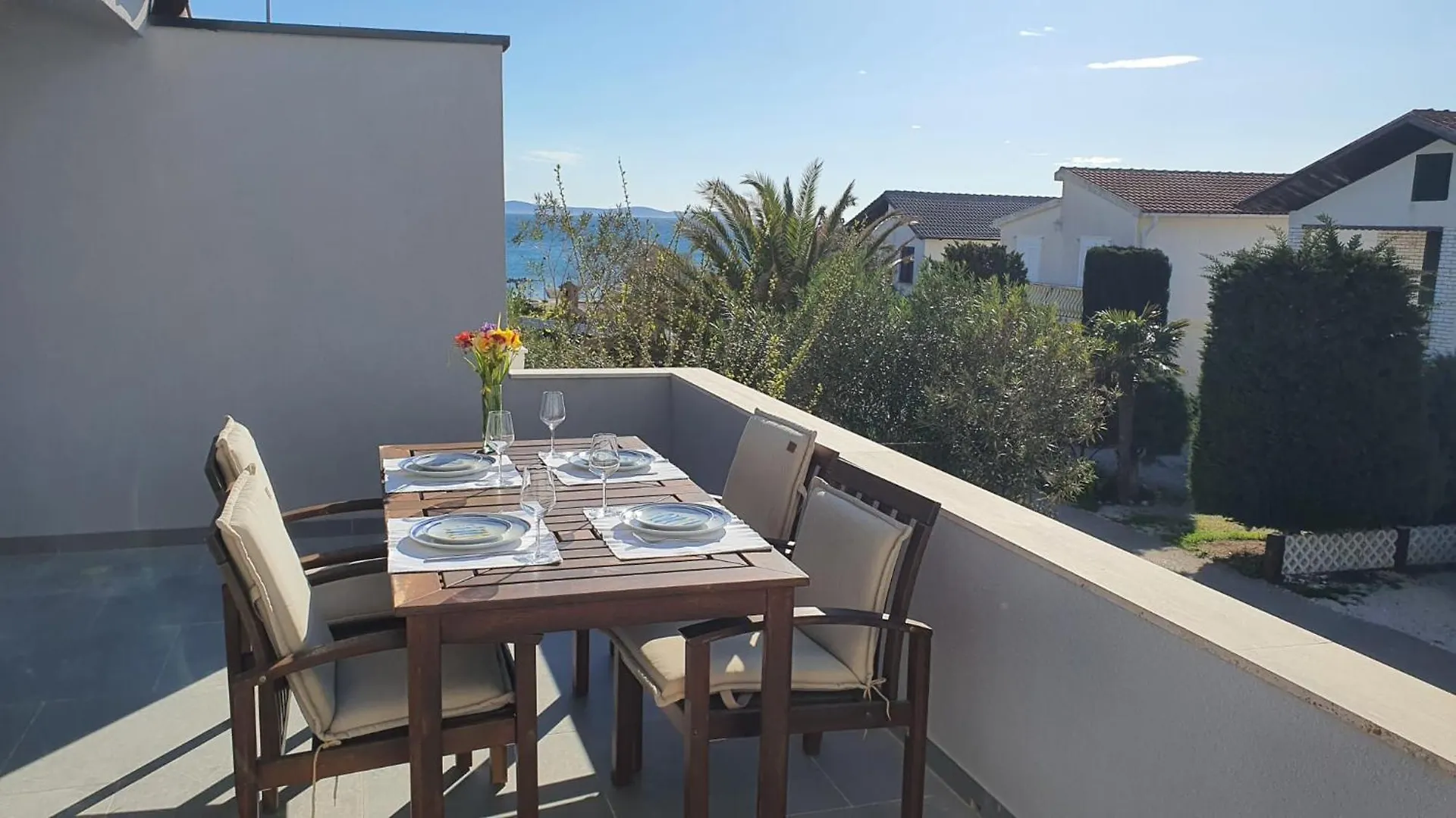 Salt And Sun Apartment Vir