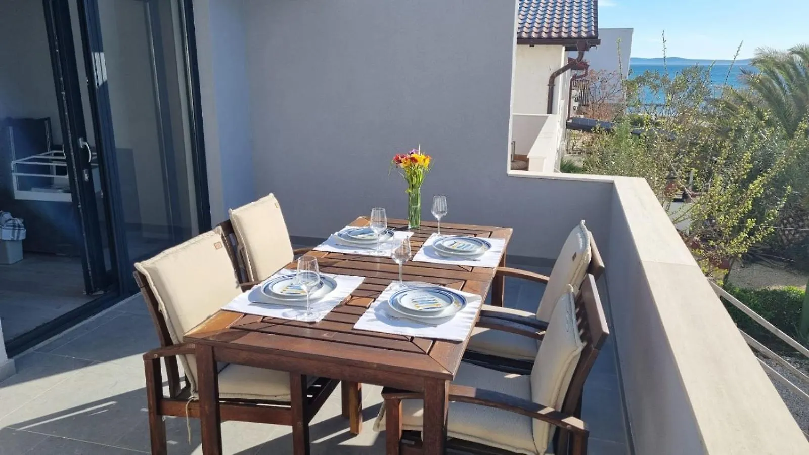 Salt And Sun Apartment Vir