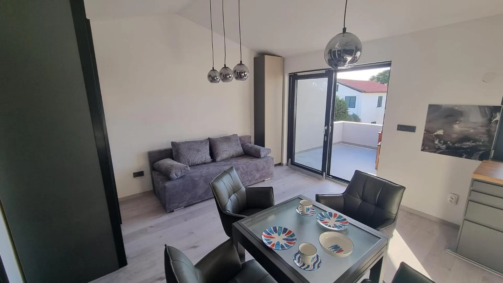Salt And Sun Apartment Vir