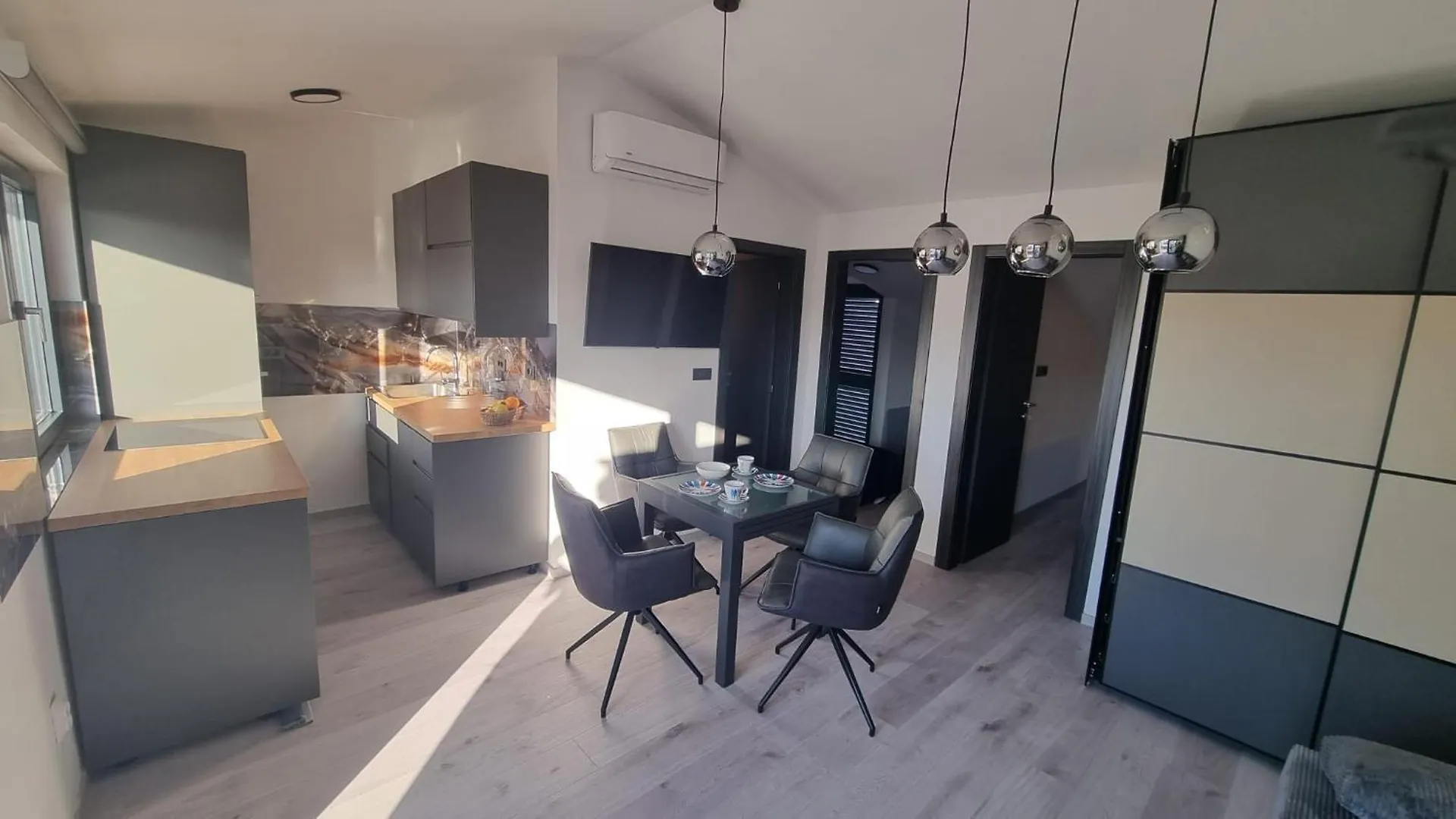 Salt And Sun Apartment Vir