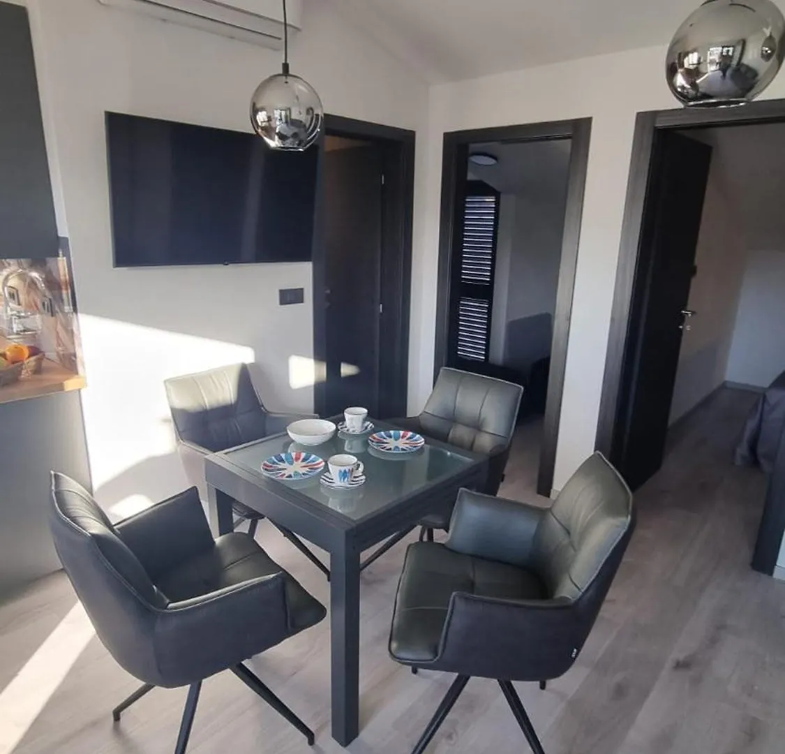 Salt And Sun Apartment Vir
