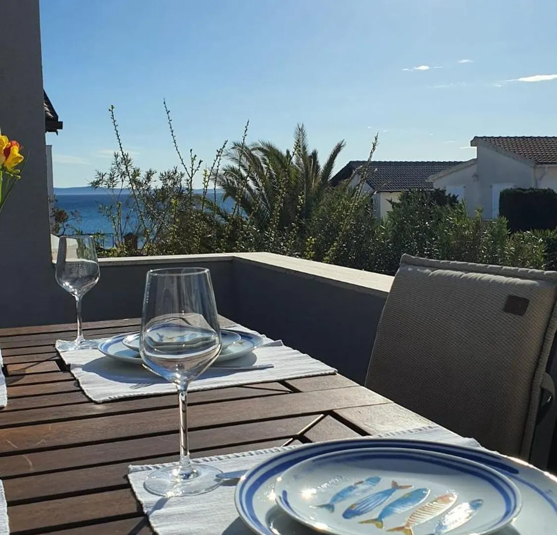 Salt And Sun Apartment Vir