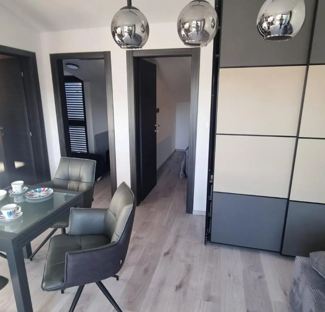 Salt And Sun Apartment Vir